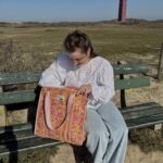Tote bag oranje met bloemenprint, ideaal als strandtas of voor een dagje weg!