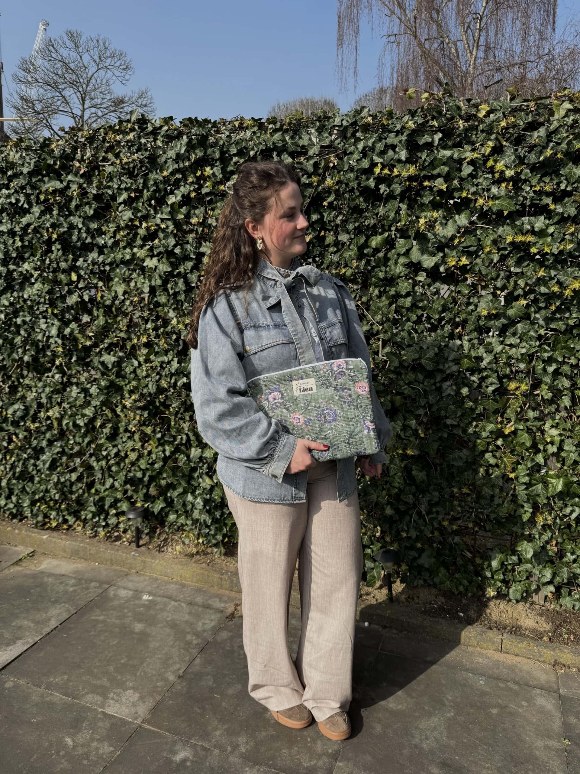 Laptophoes groen stijlvolle groene laptophoes met bloemenprint