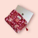 laptophoes rood kleurrijke bloemenprint