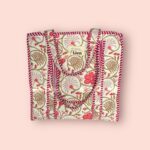 tote bag wit met bloemenprint en quilted design