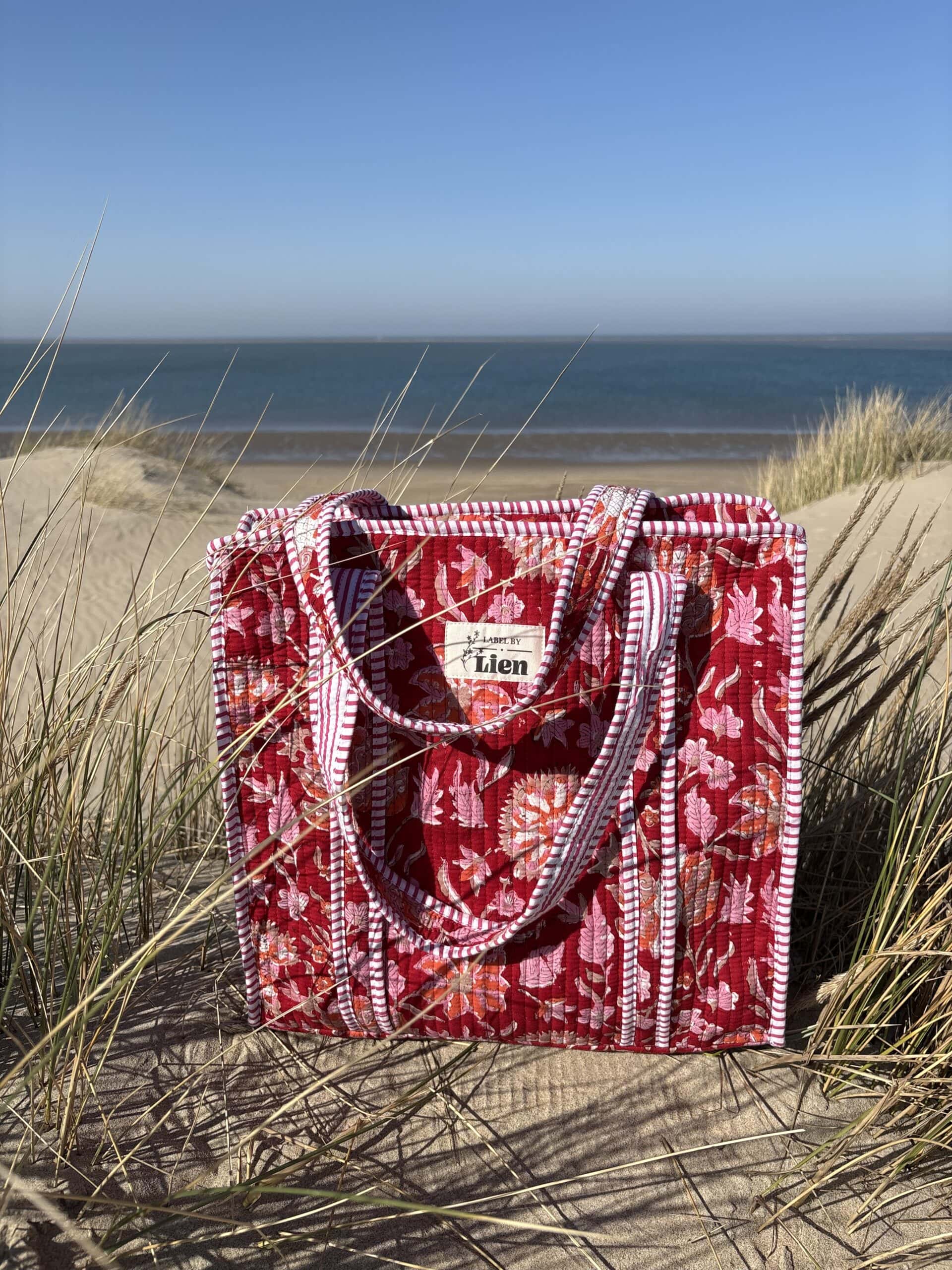 Tote bag rood roze, deze prachtige kleurrijke tote bag met bloemenprint ideaal als strandtas Tote bag rood roze, deze prachtige kleurrijke tote bag met bloemenprint ideaal als strandtas