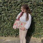 Laptop hoes wit met kleurrijke roze bloemenprint