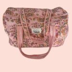 Duffle bag roze, deze kleurrijke tas is leuk voor een weekendje weg of naar het strand.
