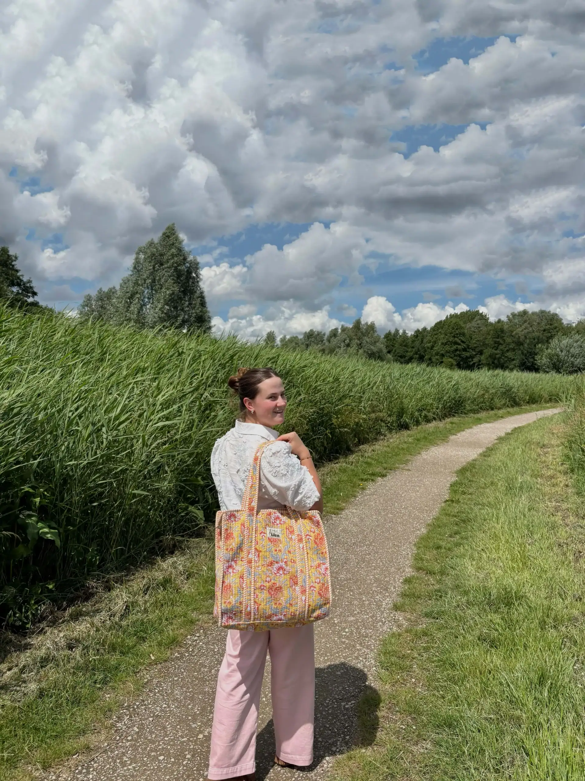 tote bag geel (1) met kleurrijke bloemenprint tote bag geel (1) met kleurrijke bloemenprint